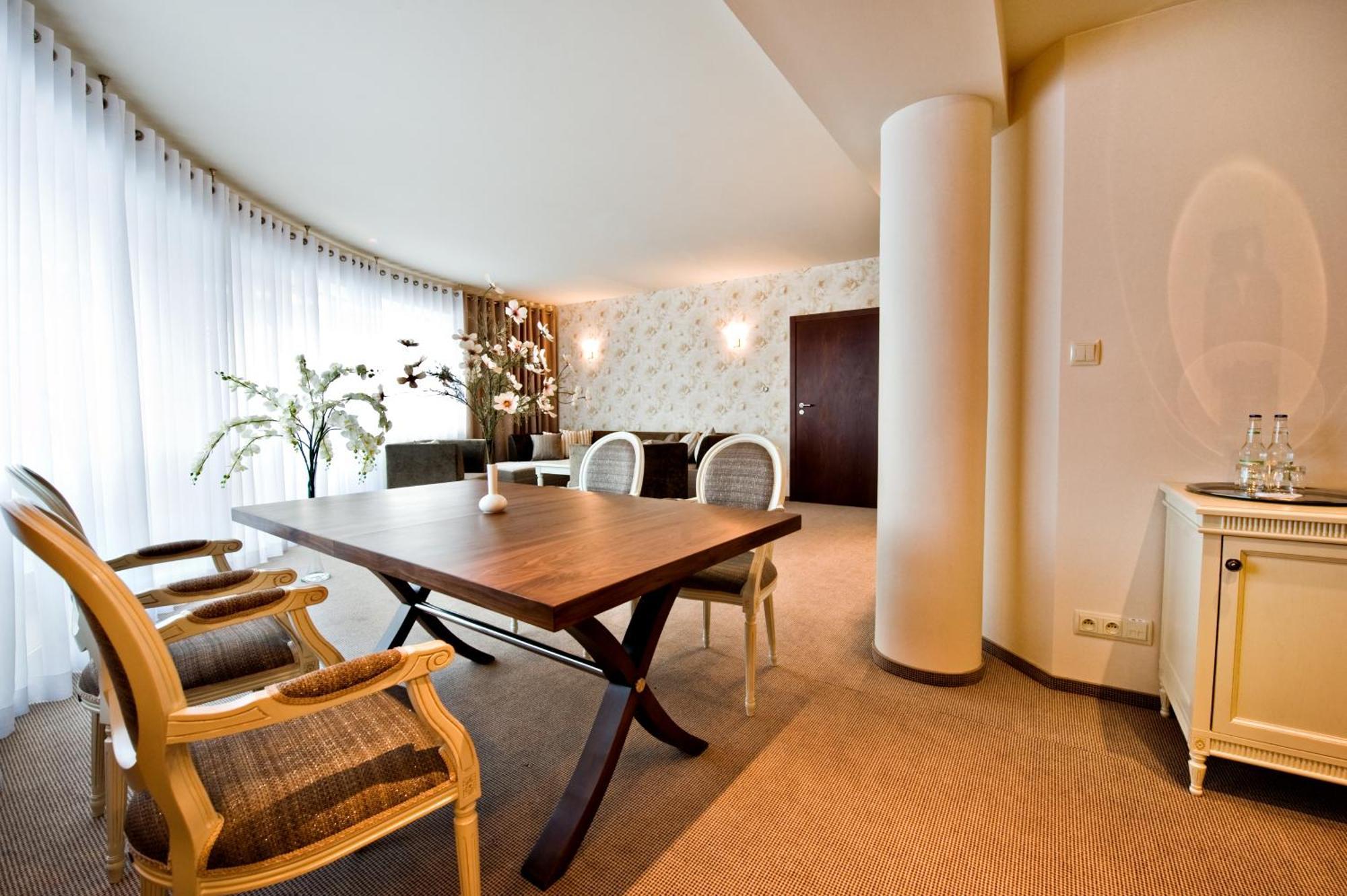 Hotel Prezydencki 4-Star Rzeszów Eksteriør billede
